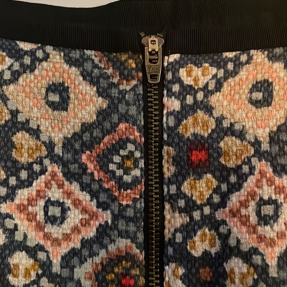 Loft patterned fall/winter skirt - Picture 4 of 4